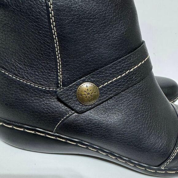 Clarks Collection Women’s Black Leather Side Zip Strap Accent Ankle Boots 7.5 M - Picture 2 of 10